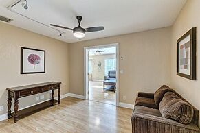 Beautifully Renovated 5 Bedroom with Guest House 5 Home by RedAwning