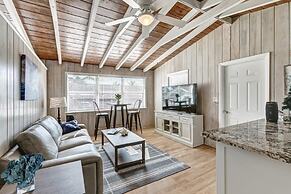 Beautifully Renovated 5 Bedroom with Guest House 5 Home by RedAwning