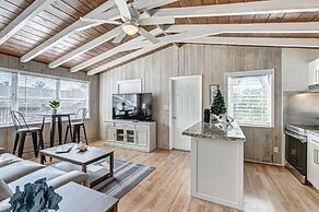 Beautifully Renovated 5 Bedroom with Guest House 5 Home by RedAwning