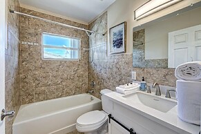 Beautifully Renovated 5 Bedroom with Guest House 5 Home by RedAwning