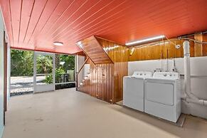 Beautifully Renovated 5 bedroom Vero Beach 5 Home by RedAwning