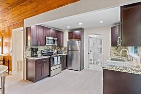 Beautifully Renovated 5 bedroom Vero Beach 5 Home by RedAwning