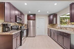 Beautifully Renovated 5 bedroom Vero Beach 5 Home by RedAwning