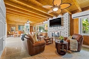 Beautifully Renovated 5 bedroom Vero Beach 5 Home by RedAwning