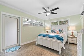 Beautifully Renovated 5 bedroom Vero Beach 5 Home by RedAwning