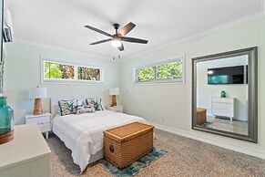 Beautifully Renovated 5 bedroom Vero Beach 5 Home by RedAwning