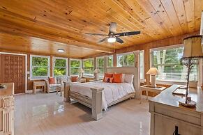 Beautifully Renovated 5 bedroom Vero Beach 5 Home by RedAwning