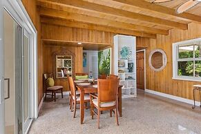 Beautifully Renovated 5 bedroom Vero Beach 5 Home by RedAwning