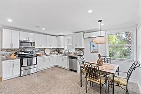 Beautifully Renovated 5 bedroom Vero Beach 5 Home by RedAwning