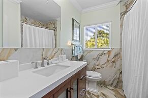 Beautifully Renovated 5 bedroom Vero Beach 5 Home by RedAwning