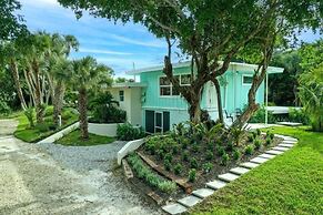 Beautifully Renovated 5 bedroom Vero Beach 5 Home by RedAwning