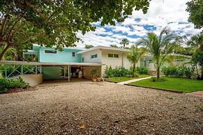 Beautifully Renovated 5 bedroom Vero Beach 5 Home by RedAwning