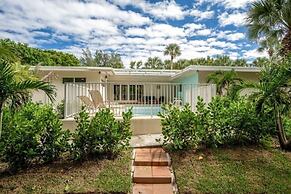 Beautifully Renovated 5 bedroom Vero Beach 5 Home by RedAwning