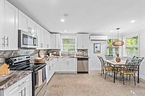 Beautifully Renovated 5 bedroom Vero Beach 5 Home by RedAwning