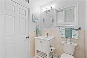 Beautifully Renovated 5 bedroom Vero Beach 5 Home by RedAwning