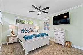 Beautifully Renovated 5 bedroom Vero Beach 5 Home by RedAwning