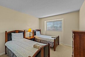 Family Ready In Gated Community Near Attractions 5 Bedroom Villa by Re