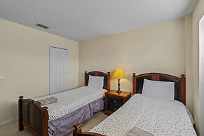 Family Ready In Gated Community Near Attractions 5 Bedroom Villa by Re