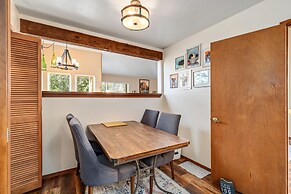 Kathy's Korner - Pet Friendy With Large Deck! 3 Bedroom Home