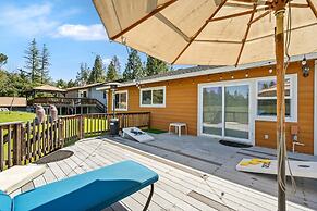 Kathy's Korner - Pet Friendy With Large Deck! 3 Bedroom Home