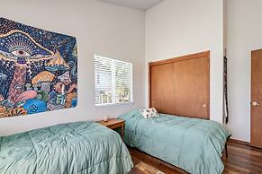 Kathy's Korner - Pet Friendy With Large Deck! 3 Bedroom Home