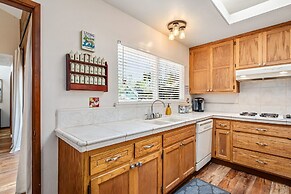 Kathy's Korner - Pet Friendy With Large Deck! 3 Bedroom Home