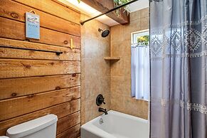 Kathy's Korner - Pet Friendy With Large Deck! 3 Bedroom Home