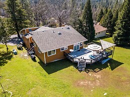 Kathy's Korner - Pet Friendy With Large Deck! 3 Bedroom Home