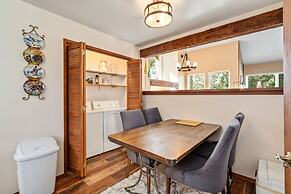 Kathy's Korner - Pet Friendy With Large Deck! 3 Bedroom Home