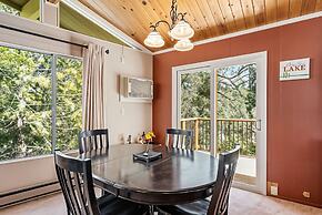 The Cozy Cabin - 2-level Home With Spacious Yard 4 Bedroom Home