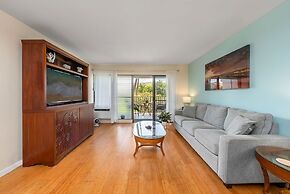 Kihei Akahi C202 2 Bedroom Condo by RedAwning