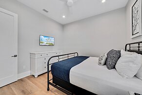 Beautiful 4 Bed, 4 Bath Home, Next to Pool & Beach