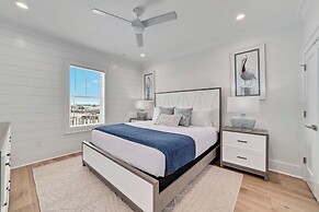 Beautiful 4 Bed, 4 Bath Home, Next to Pool & Beach