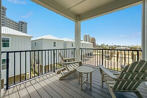 Beautiful 4 Bed, 4 Bath Home, Next to Pool & Beach