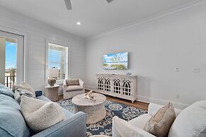 Beautiful 4 Bed, 4 Bath Home, Next to Pool & Beach