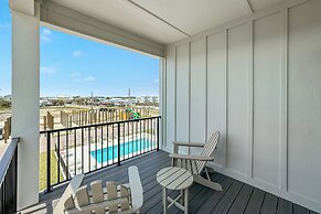 Beautiful 4 Bed, 4 Bath Home, Next to Pool & Beach