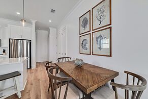 Beautiful 4 Bed, 4 Bath Home, Next to Pool & Beach