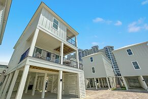 Beautiful 4 Bed, 4 Bath Home, Next to Pool & Beach