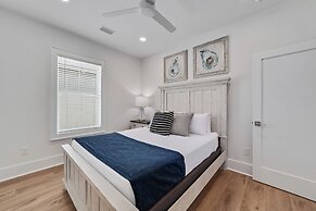 Beautiful 4 Bed, 4 Bath Home, Next to Pool & Beach