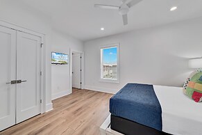 Beautiful 4 Bed, 4 Bath Home, Next to Pool & Beach