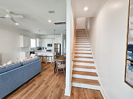 Beautiful 4 Bed, 4 Bath Home, Next to Pool & Beach