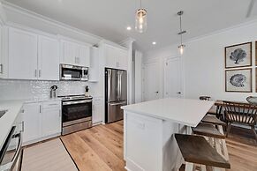 Beautiful 4 Bed, 4 Bath Home, Next to Pool & Beach