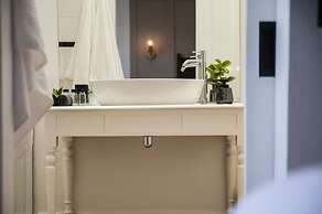 The Grand Hotel Robertson