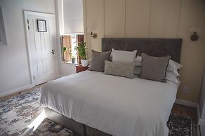 The Grand Hotel Robertson