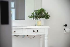 The Grand Hotel Robertson