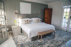 The Grand Hotel Robertson