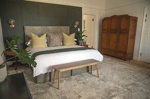 The Grand Hotel Robertson