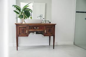 The Grand Hotel Robertson