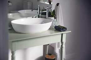 The Grand Hotel Robertson