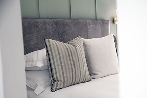 The Grand Hotel Robertson